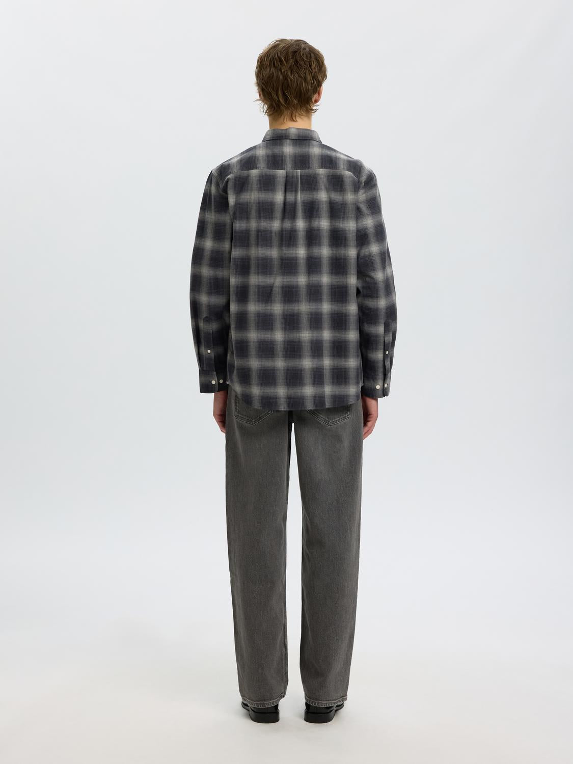 model_shot-back